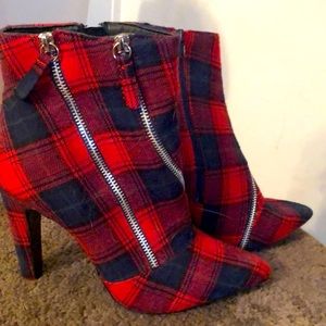 Qupid Plaid Booties size 8